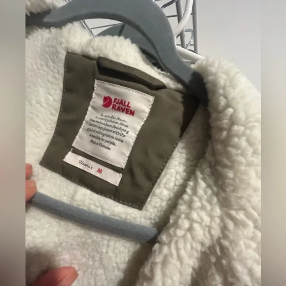 Fjallraven Women’s Greenland insulated hooded parka, Medium, Green - Picture 5 of 16